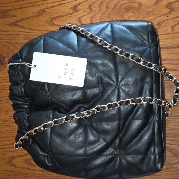 A New Day Black Faux Leather Rouched Chain Crossbody Bag NWT - Picture 4 of 5